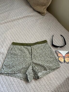 J.Crew vintage Y2K olive green white ditzy floral daisy printed shorts 6